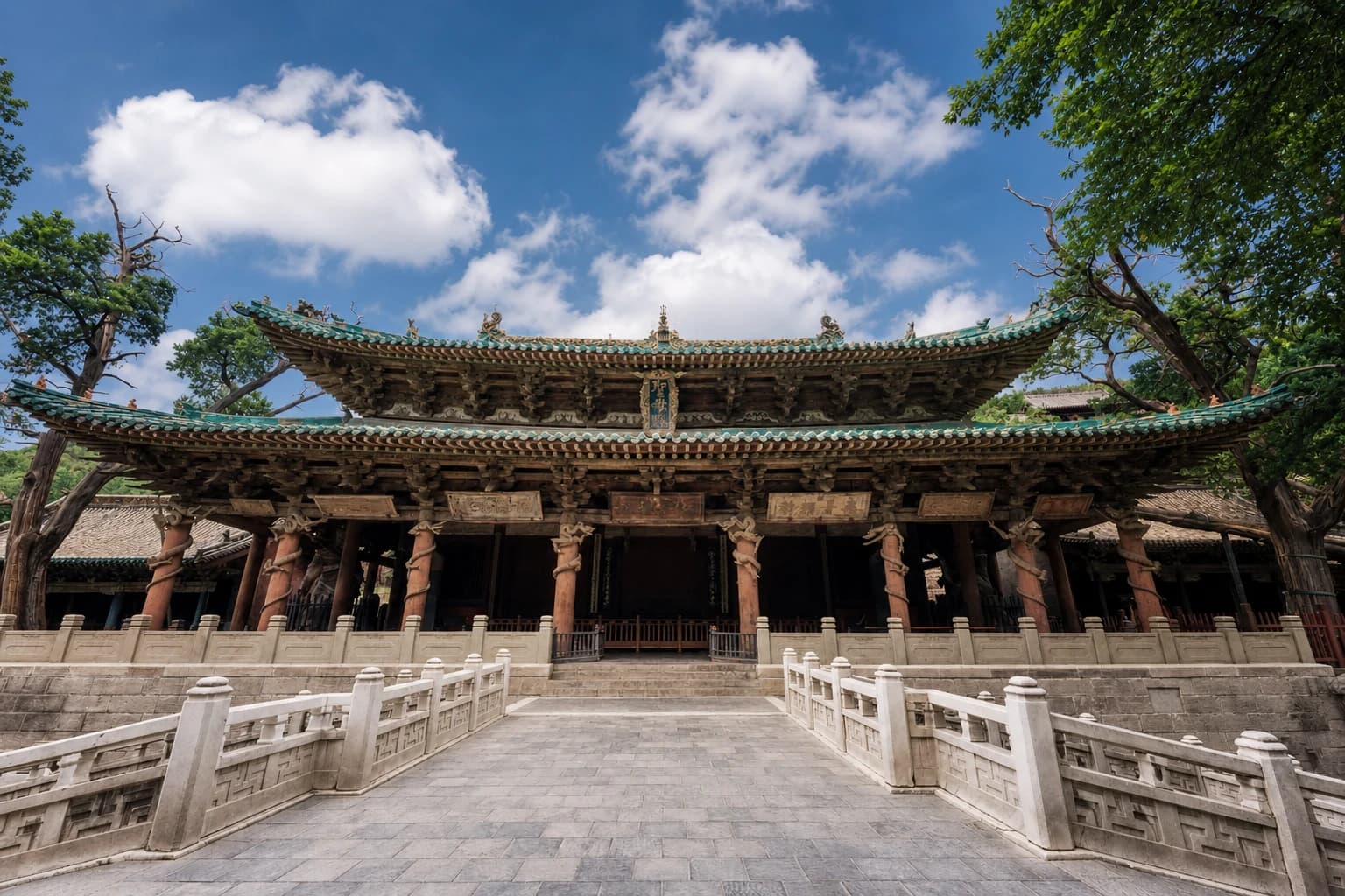 Main entrance gate of Yongle Palace beneath a wide tiled roof