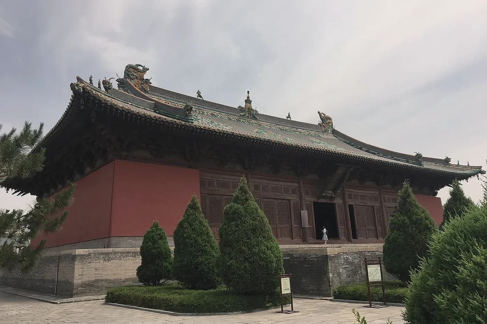 Chongfu Temple Amitabha Hall, Jin-dynasty timber hall with glazed roof ornaments and red walls in Shuozhou