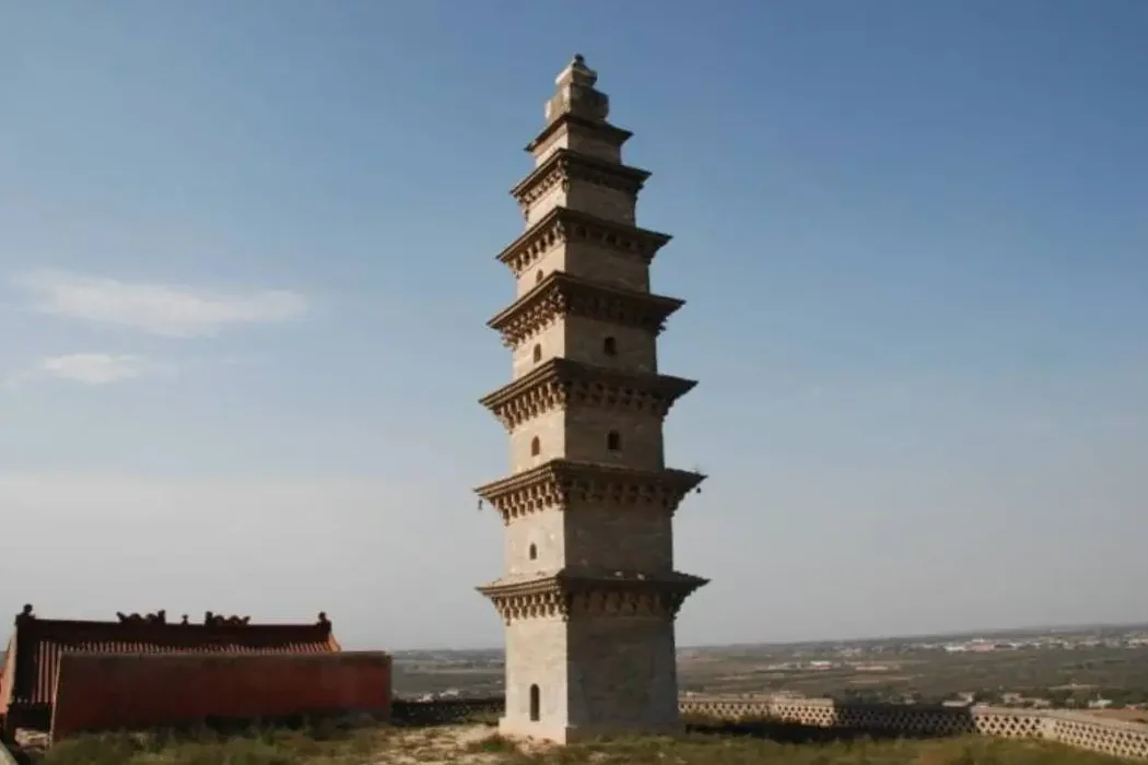 中里庄八龙寺塔 (Zhonglizhuang Balongsi Pagoda), a multi-storey brick pagoda rising over the open countryside of Wanrong County
